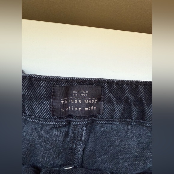 Tailor Made Marbella Ultra High Rise Mid Thigh Black Distressed Shorts Sz 25 - Picture 3 of 7